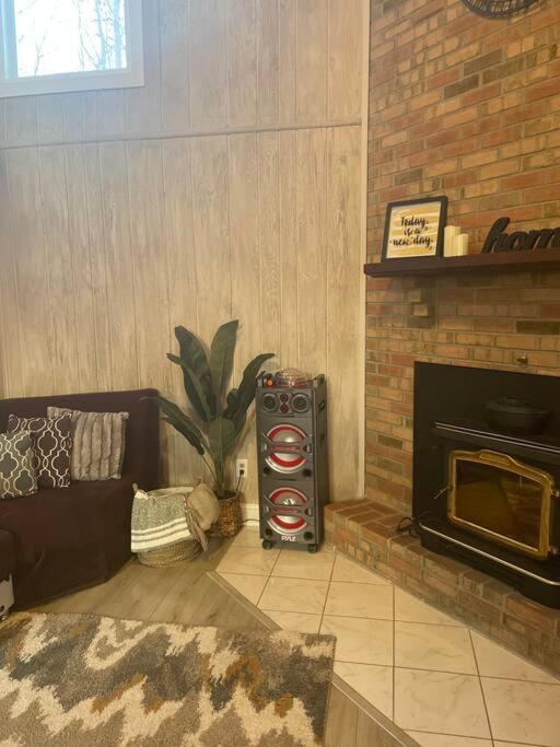 Modern Home Near Lake W Hottub, Game Room, Fireplace Albrightsville Bagian luar foto